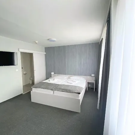 Jantar מלון דירות שצ'צ'ין